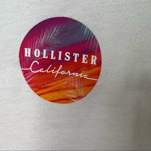 HOLLISTER Cropped Graphic Tee - Picture 2 of 5